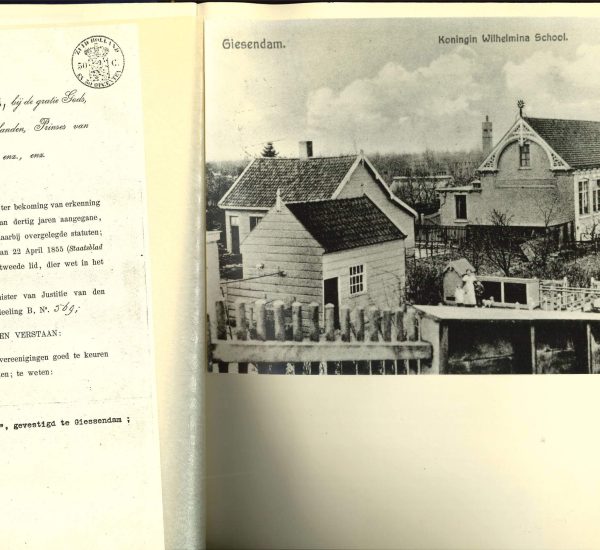 Foto - School met de Bijbel aan Buitendams (1)